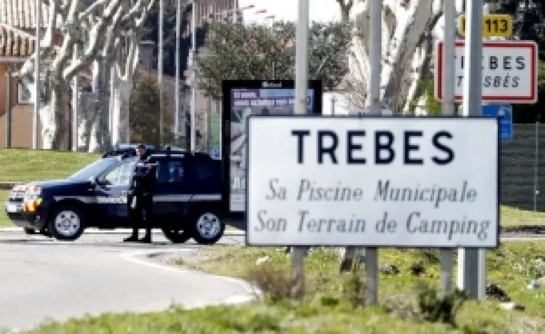 Impuscaturi si luare de ostatici in Franta: trei persoane au murit