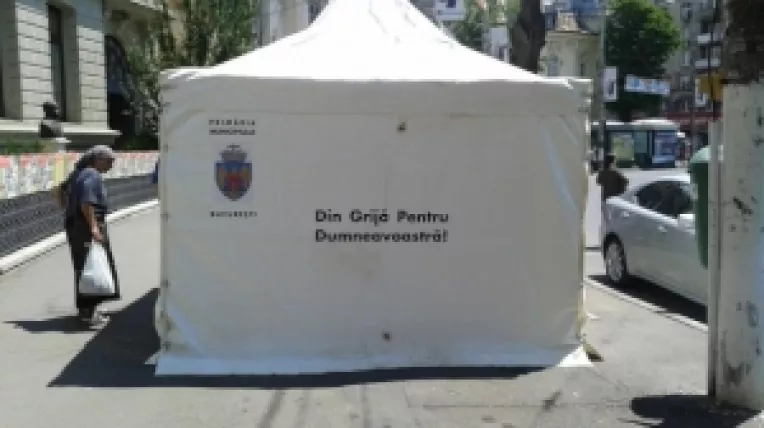 In Bucuresti sunt ampasate 20 de corturi anticanicula in spatiile aglomerate si 10 containere pentru acordarea masurilor de prim-ajutor