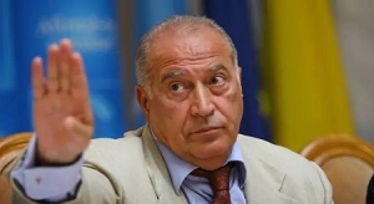 In greva japoneza: Cei 4 deputati PC si senatorul Voiculescu protesteaza