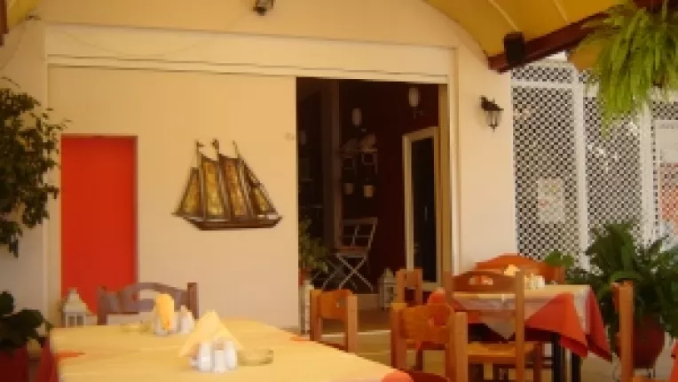 In Nidri, poti manca bine la restaurantele si tavernele din port!