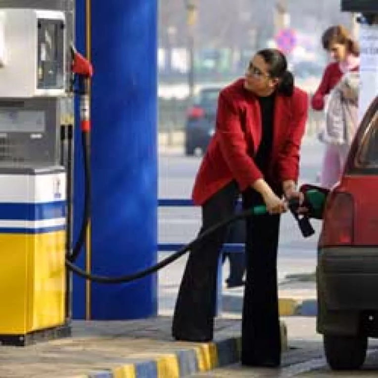 In Romania, benzina s-a ieftinit doar cu 5%