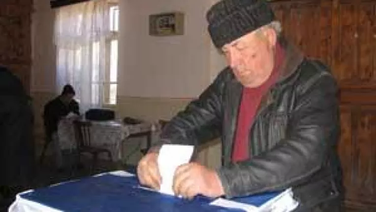 In urma campaniei pentru postul de primar. Satenii din Seaca vor alegeri in fiecare an