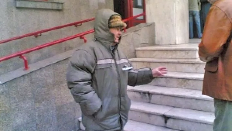 Indusi in eroare de doi falsi angajati ai Casei de Pensii