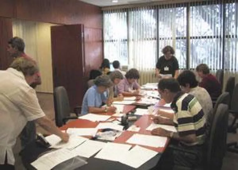 Informati-va ca sa scapati de faliment. Creditul bancar, brat la brat cu moneda de salariu