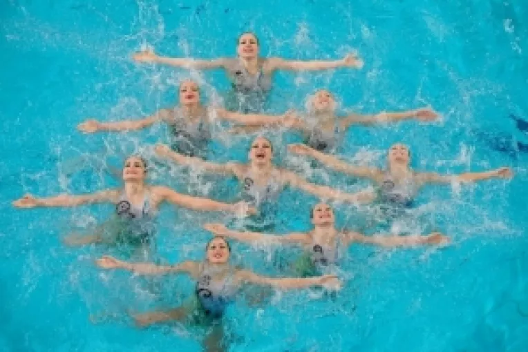 Inotul sincron si gimnastica ritmica, probe sportive interzise barbatilor