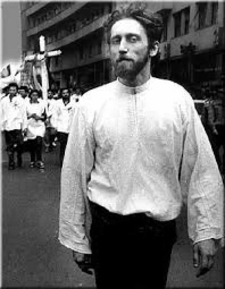 Institutul Ellie Wiesel il acuza pe Marian Munteanu ca promoveaza simbolistica extremismului de dreapta interbelic