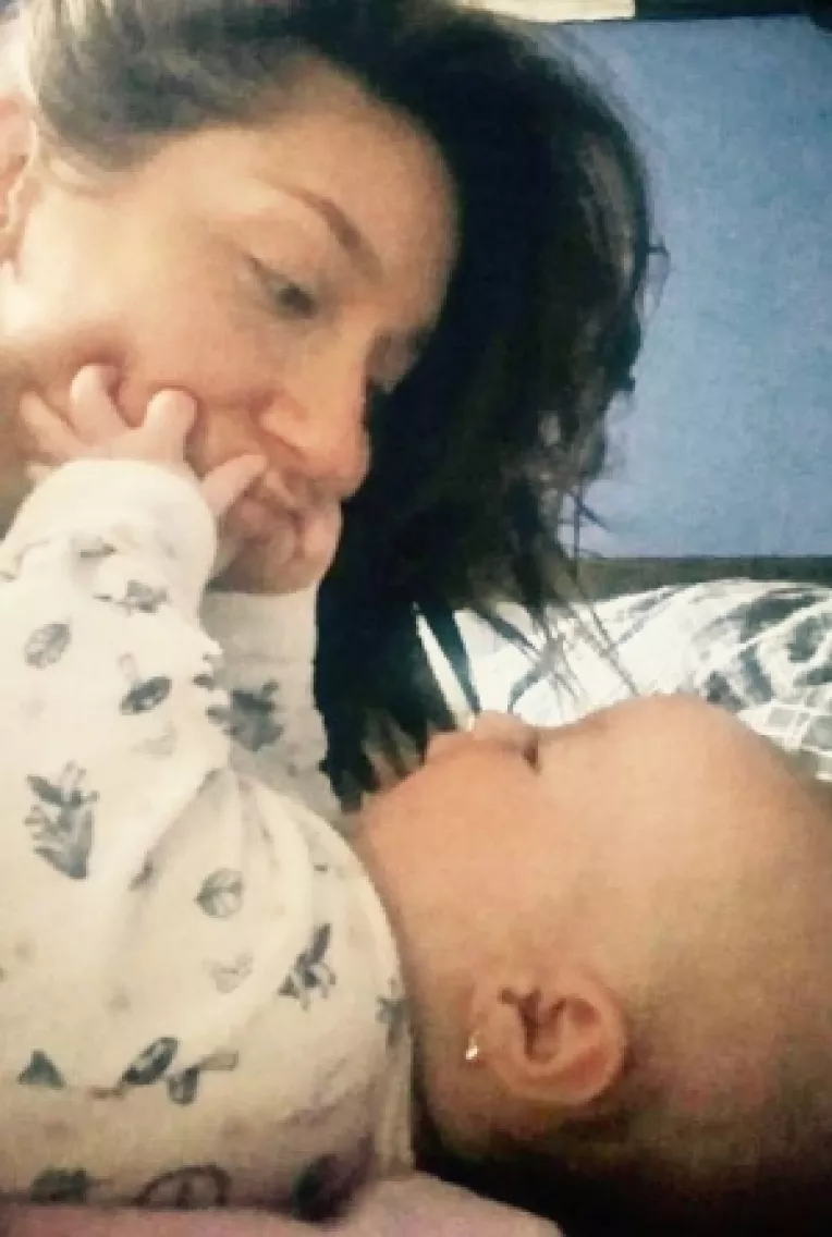 Ioana Dichiseanu, in ipostaze tandre pe Facebook, impreuna cu fiica ei