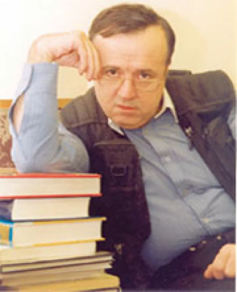 Ion Cristoiu pe doua fronturi: eseist la Adevarul si editorialist la Jurnalul National