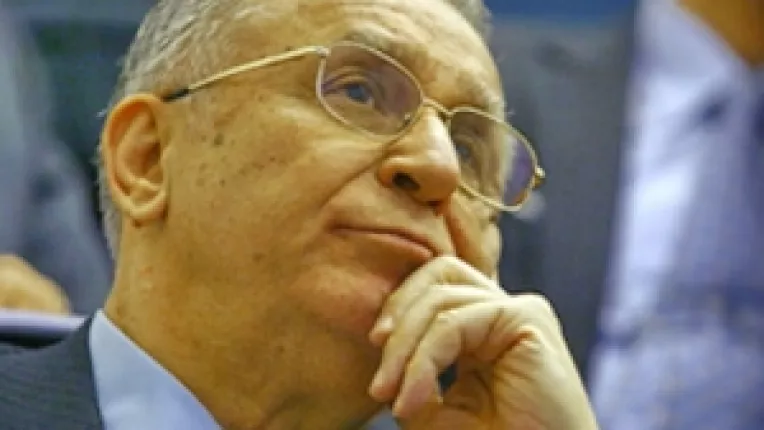 Ion Iliescu crede ca alierea partidelor de opozitie este singura alternativa la regimul Basescu