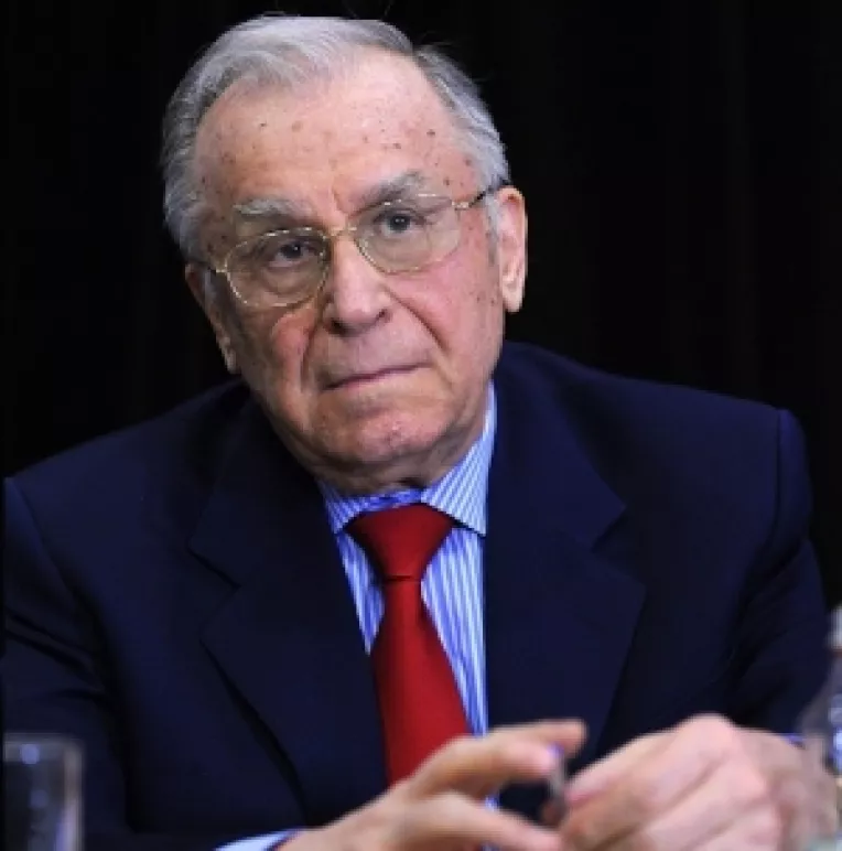 Ion Iliescu rememoreaza  zilele Revolutiei si ce au adus acestea pentru Romania in 25 de ani (2)
