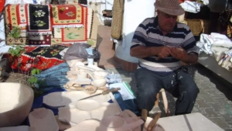 Iordan Lepadatu: "Cioplitul in lemn e o munca foarte grea!"
