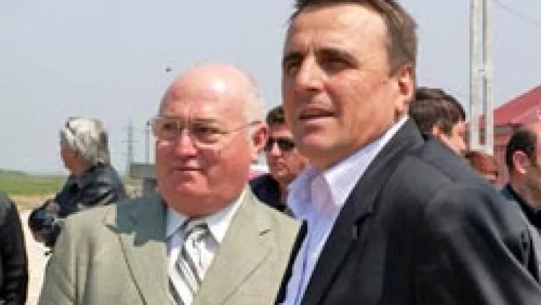 Iorgus a inaugurat 26 de case pentru rromi