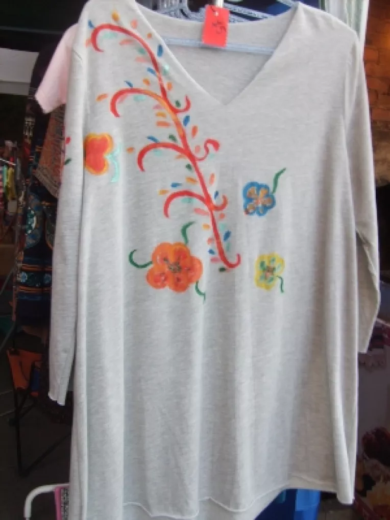 Irina Braileanu: "Bluze pictate si fulare crosetate, la targul Piata Taraneasca si Mester(Esti)!"