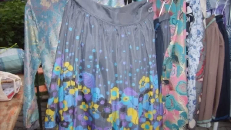 Irina Braileanu: "Fuste si bluze din matase si bumbac si genti hand-made!"