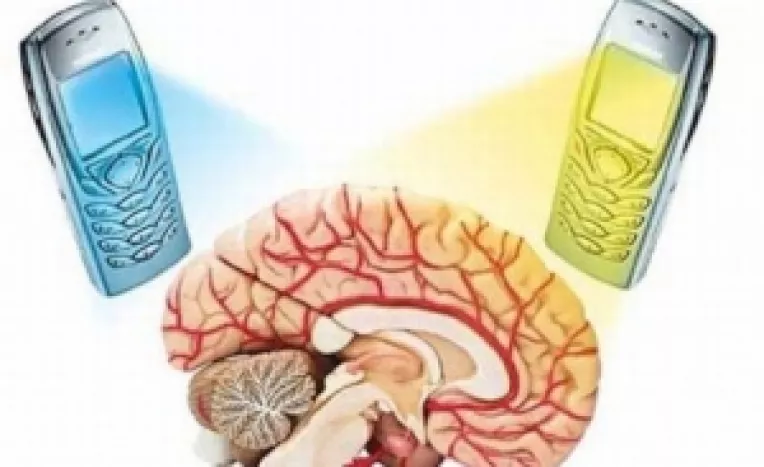 It.bzi.ro : Folosirea telefoanelor mobile poate duce la aparitia CANCERULUI. Primul caz confirmat in Italia