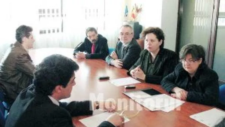 Italienii si romanii si-au dat mina