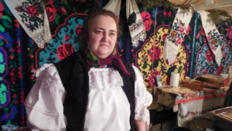 Iulia Corau: "Sarmalele cu mamaliguta, la mare cautare la targul de la Universitate!"