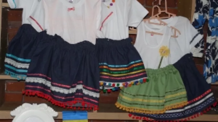 Iulia Ungureanu: "Gentute crosetate si costumase pentru fetite!"