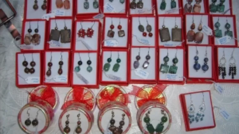 Iulian si Carmen Bere: "Bratari din turmalina verde, topal si smarald!"