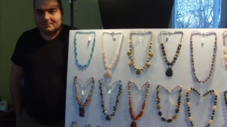 Iulian si Carmen Bere: "Brose pe diverse pietre si coliere unicat!"