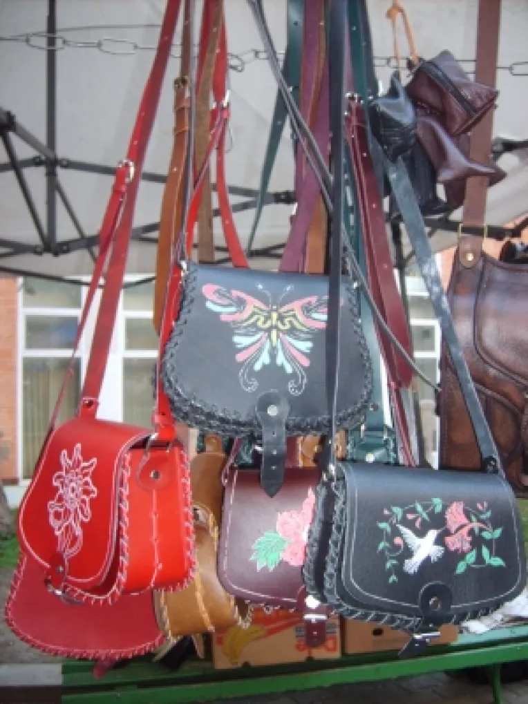 Jano Jozef din Sfantu Gheorghe: "Obiecte din piele tabacita si confectii din piele!"