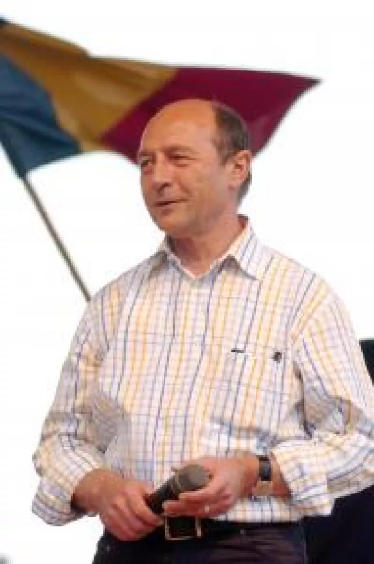Joc murdar impotriva lui Basescu
