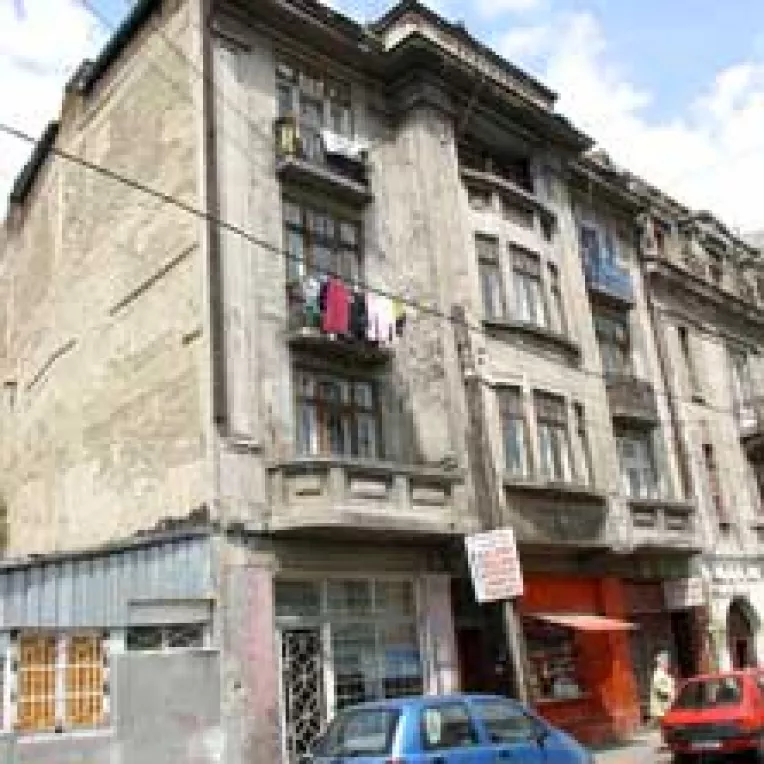 Jumatate din casele obtinute prin Legea 112 sunt deja "vandute"