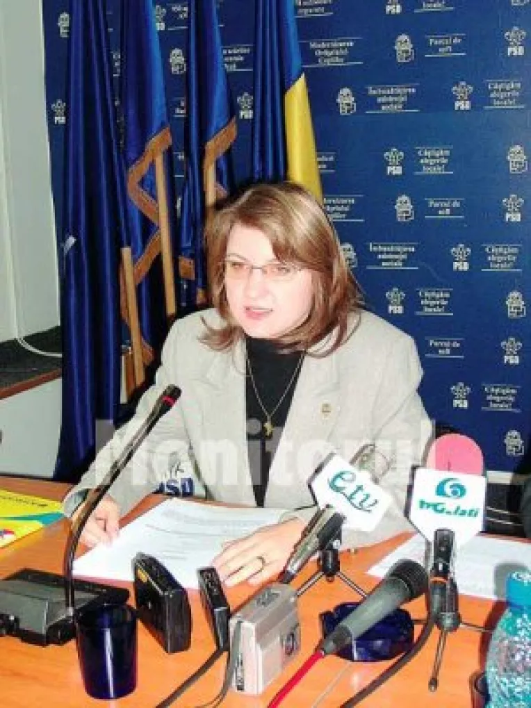 Jumatate din leafa pentru partid