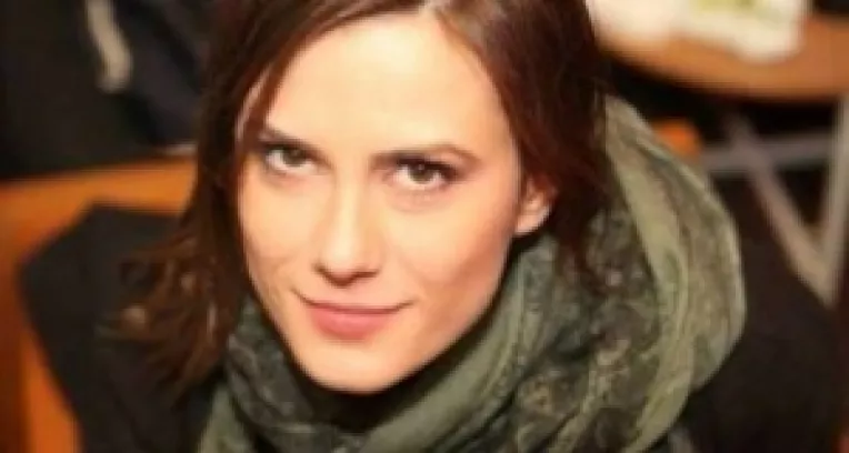 Jurnalista Iuliana Gatej, alintata Fluturica de colegii de la A1, a murit dupa ce a intrat cu masina intr-un copac