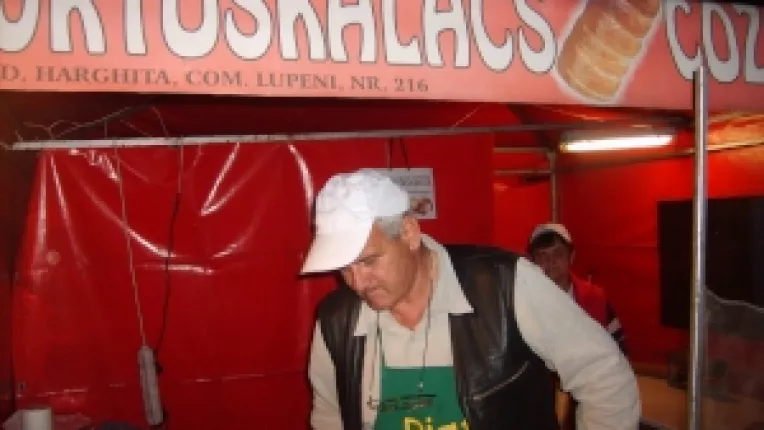 Kurtos Kalacs din Lupeni, Harghita, la targul traditional de la MTR