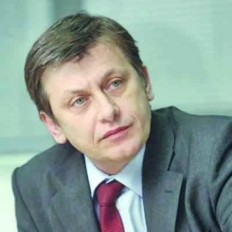 La capitolul "incredere", Crin Antonescu, singurul politician care a crescut in sondaje