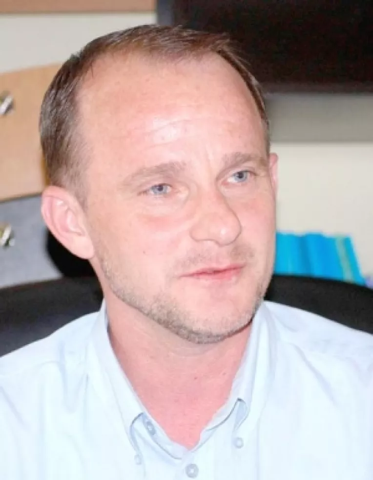 La DSV, angajatii lui Branescu fac ture de noapte moca pentru a proteja porcii de gripa