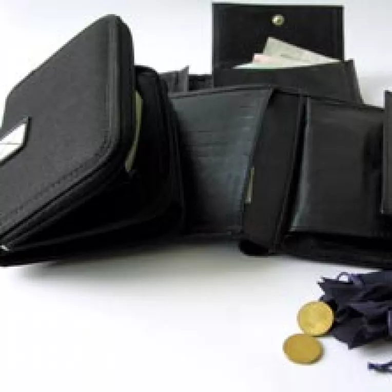 La lei noi, portmonee noi!