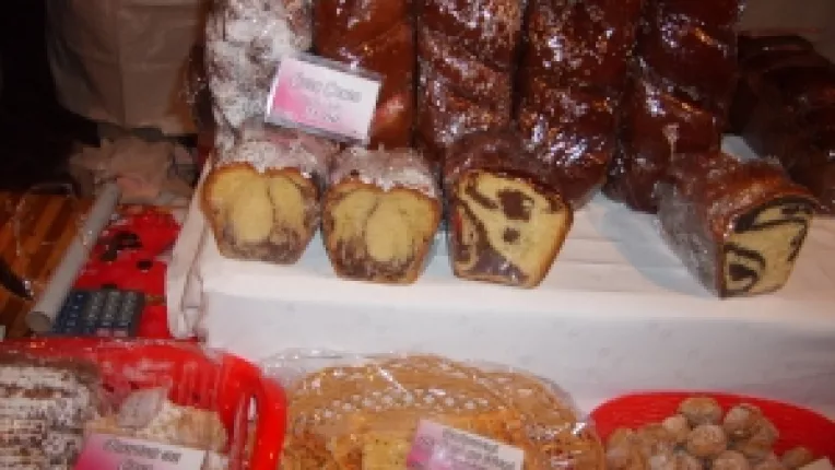 La standul Cozonac Domnesc de la MTR, au mers bine cozonacul de post si gogosile cu branza dulce