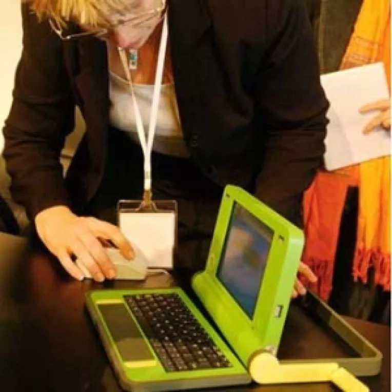 Laptopul de 100 de dolari ar putea ajunge si in Romania 
