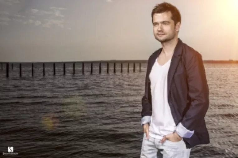  Laurentiu Duta lanseaza single-ul "Raza de soare" feat Kaira

