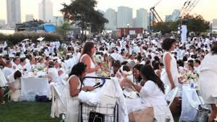 Le Diner en Blanc, popularul picnic de tip pop-up in stil parizian, va avea loc la Bucuresti joi, 24 august