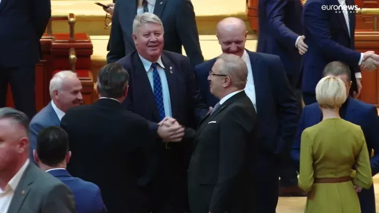 Legea care interzice pacanele in localitati, blocata in Parlament. Marturia unui fost dependent