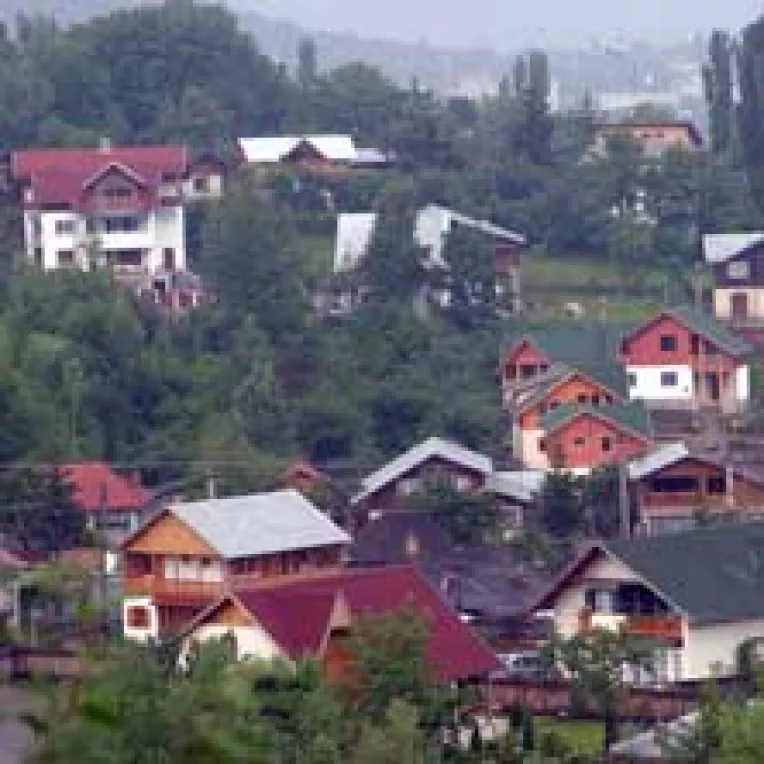 Leul greu va face tot mai “grea“ achizitia de imobile!