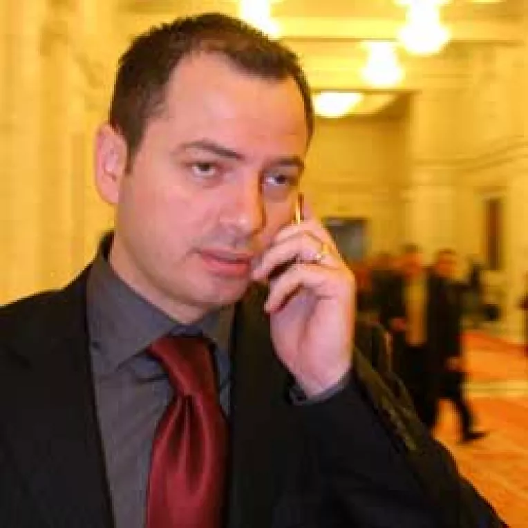 Liberalii arunca in curtea democratilor un eventual esec al descentralizarii