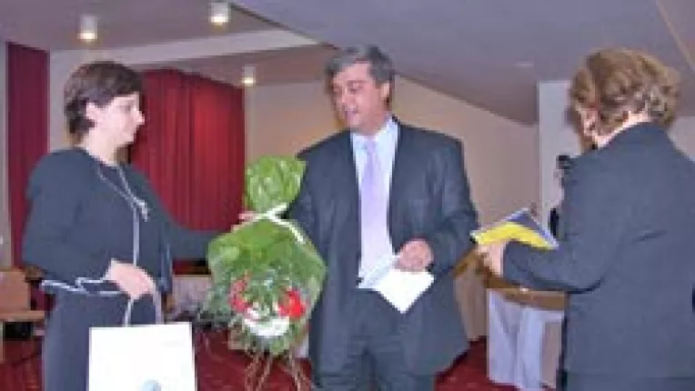 Liberalii au premiat doamnele "Elegantei si profesionalismului"