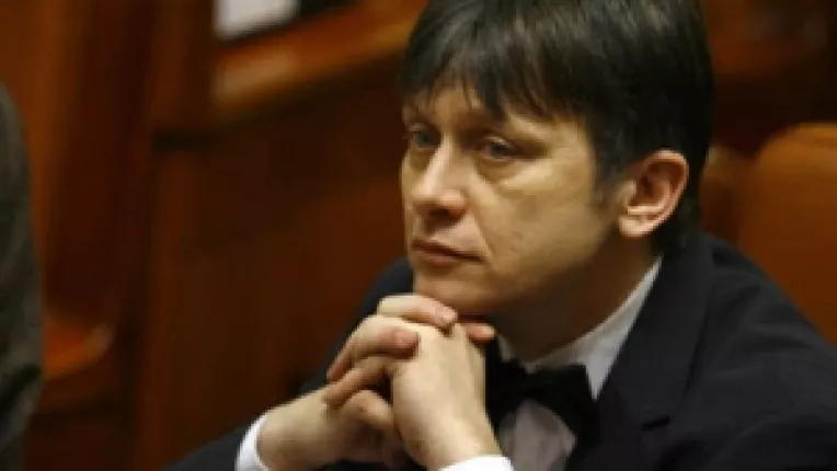 Liberalii cred ca premierul desemnat de Basescu nu are autoritatea morala sa conduca guvernul 
Stolojan e o alegere nepotrivita 
