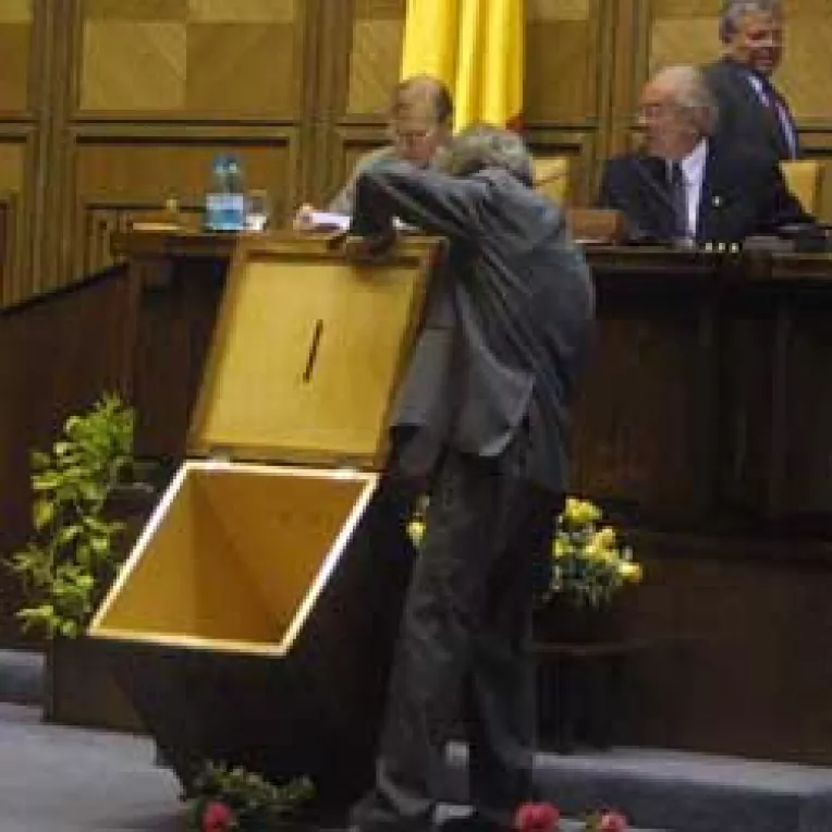 Liberalii scot la lumina voturile parlamentarilor