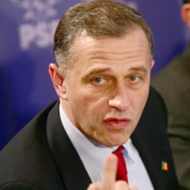 Liderii PSD o parasc pe Macovei la inalta poarta