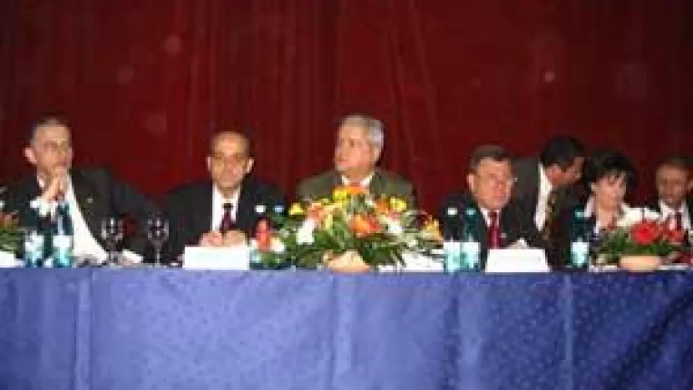 Liderii PSD Vilcea s-au facut de ris in fata lui Adrian Nastase