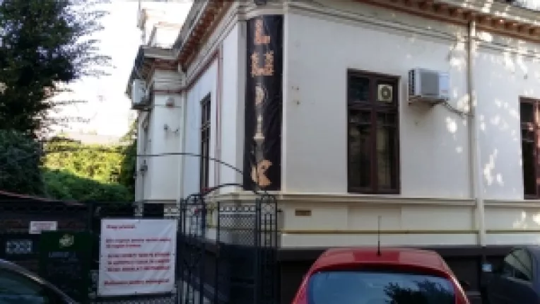 Ludic, frumoasa casa de pe Aron Florian