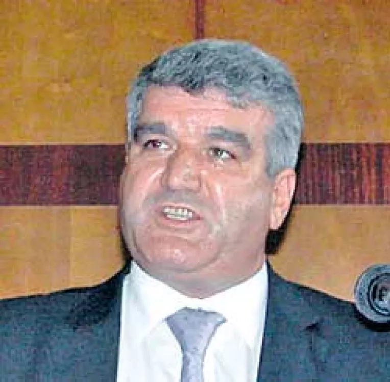 Lui Comanici ii plac banii publici