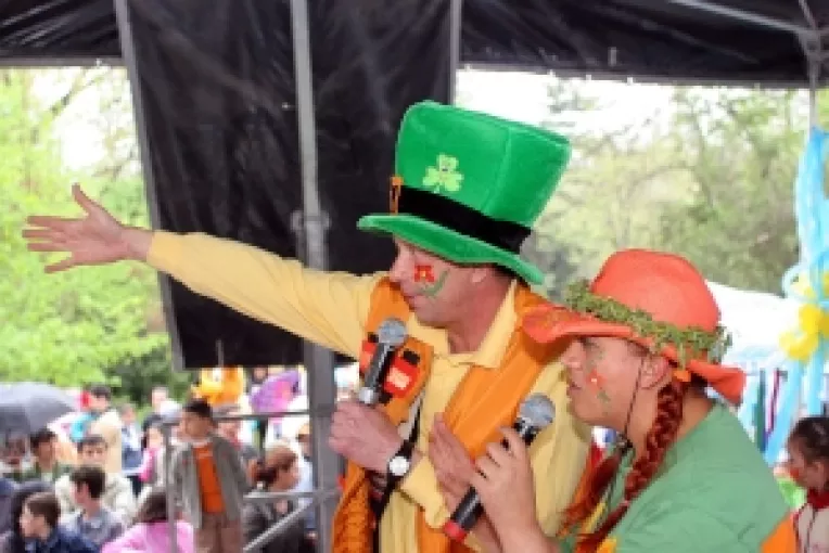 Magicianul copilariei parintilor de astazi, Marian Ralea, este invitatul special al Gastii Zurli