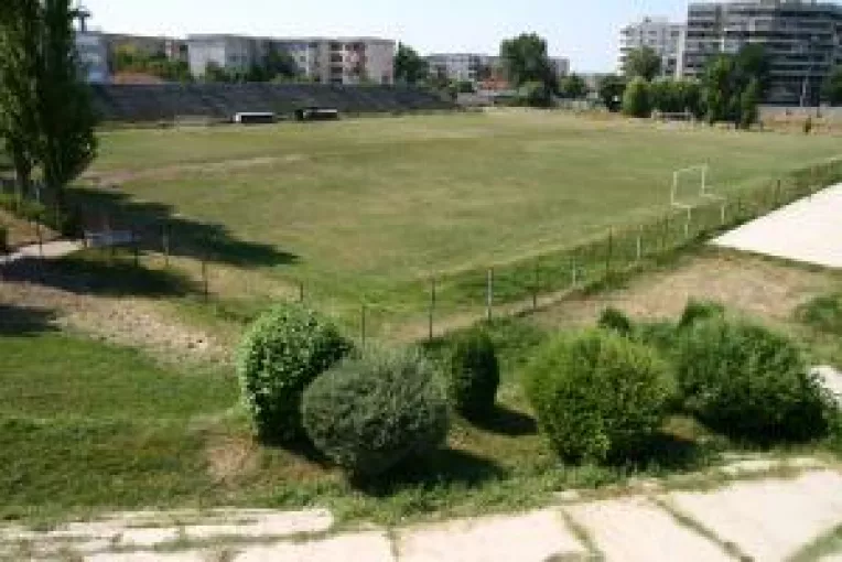 Mall-ul de pe Tineretului, pe duca