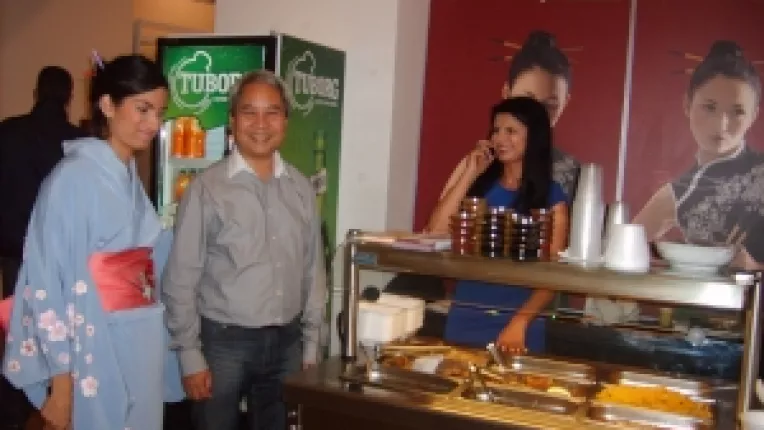 Mancare vietnameza la targul de la Sala Dalles